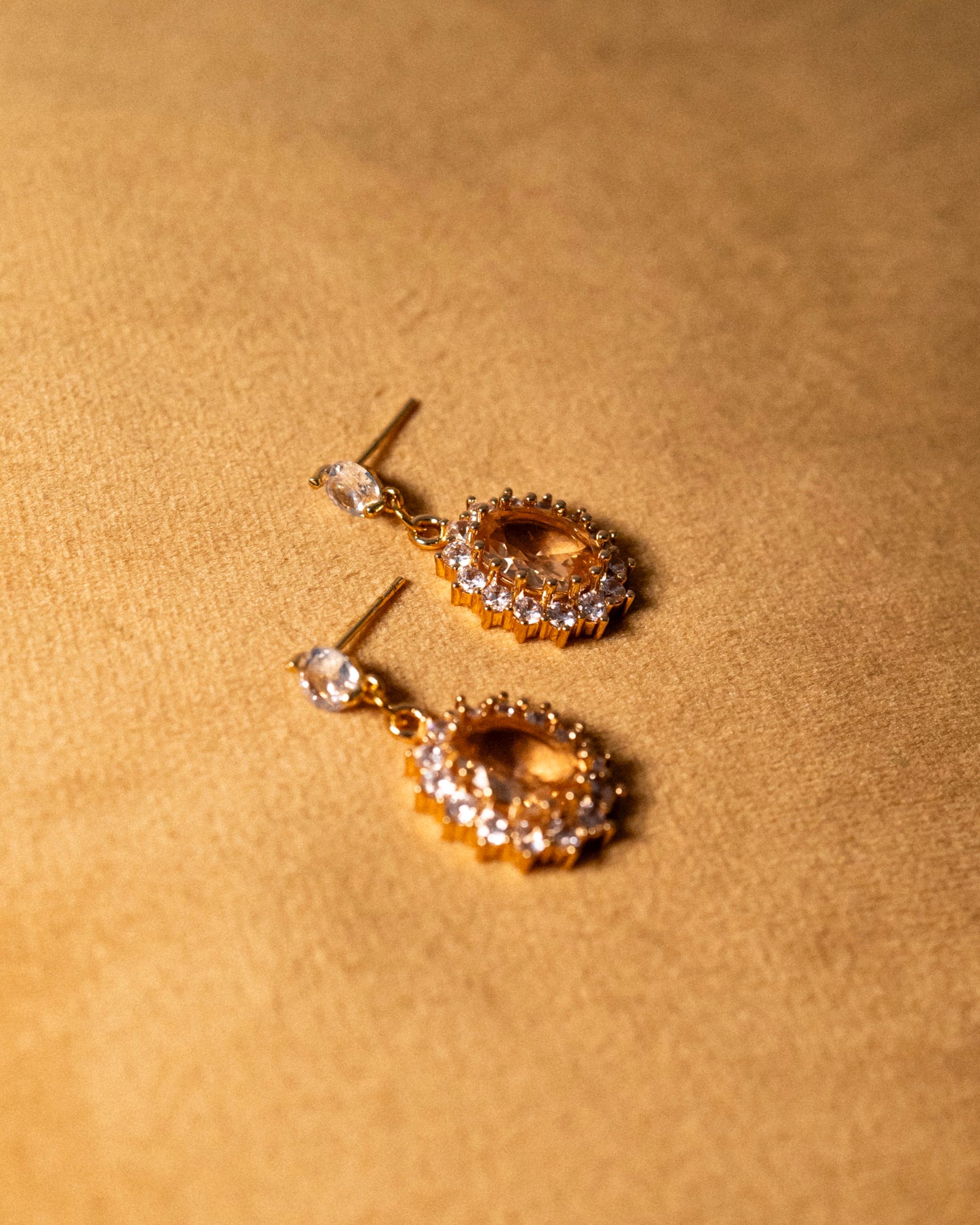 Royal earrings, beige