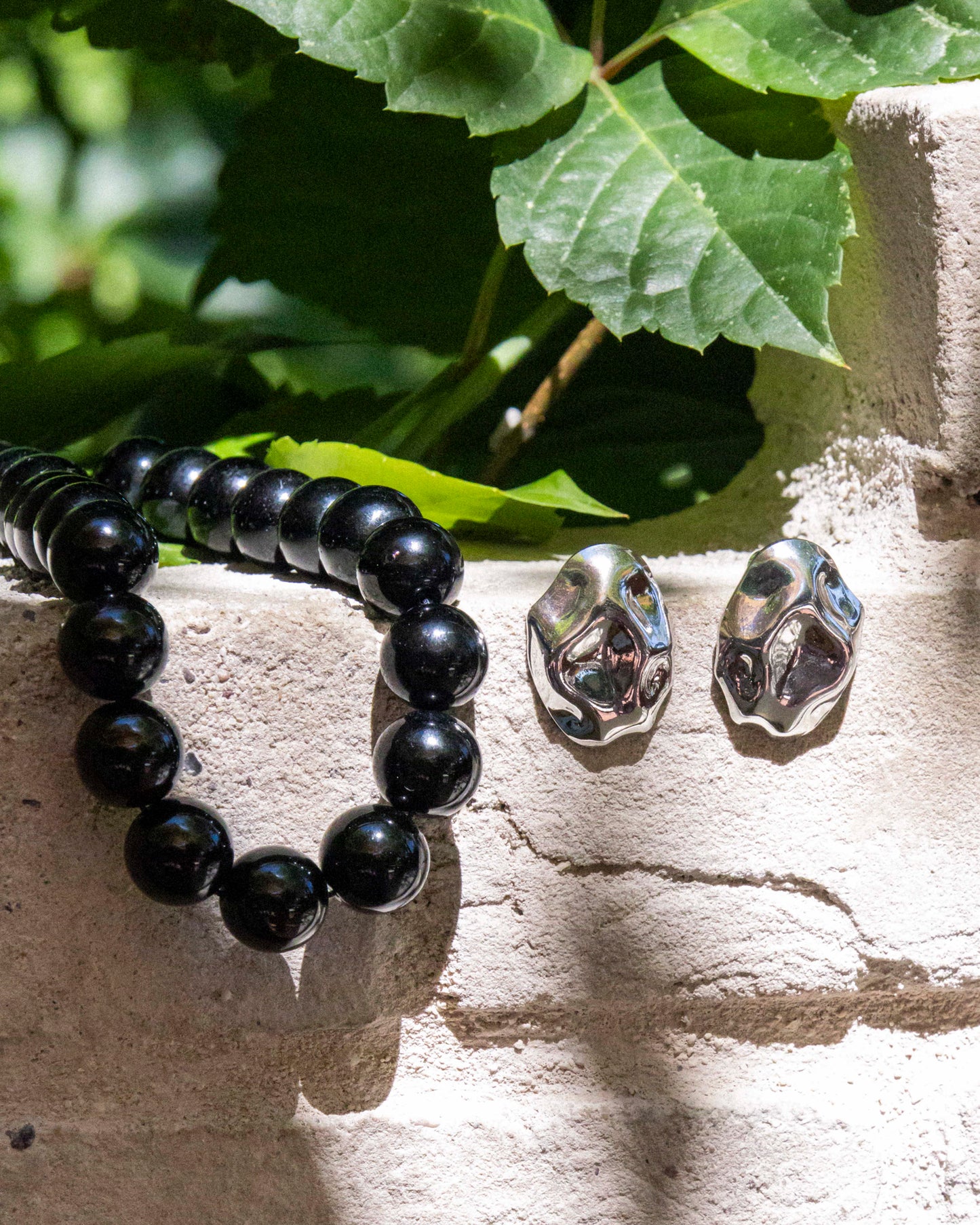Saturday city buzz necklace in black