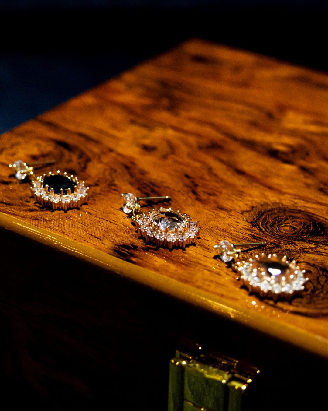 Royal earrings, dark blue