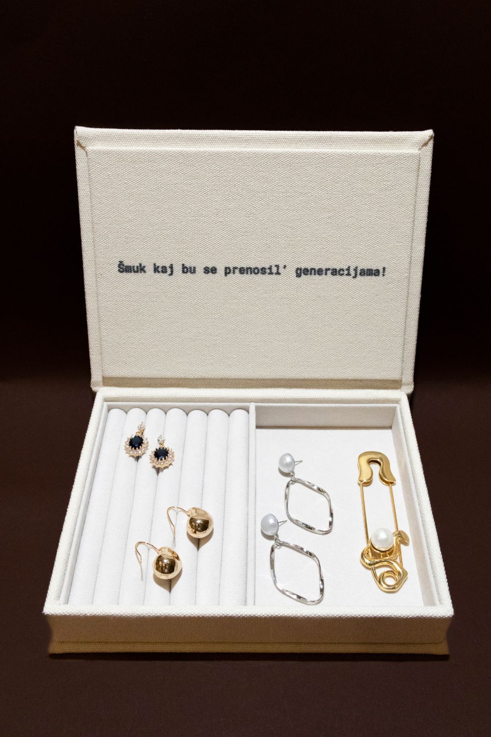 Royal earrings, dark blue